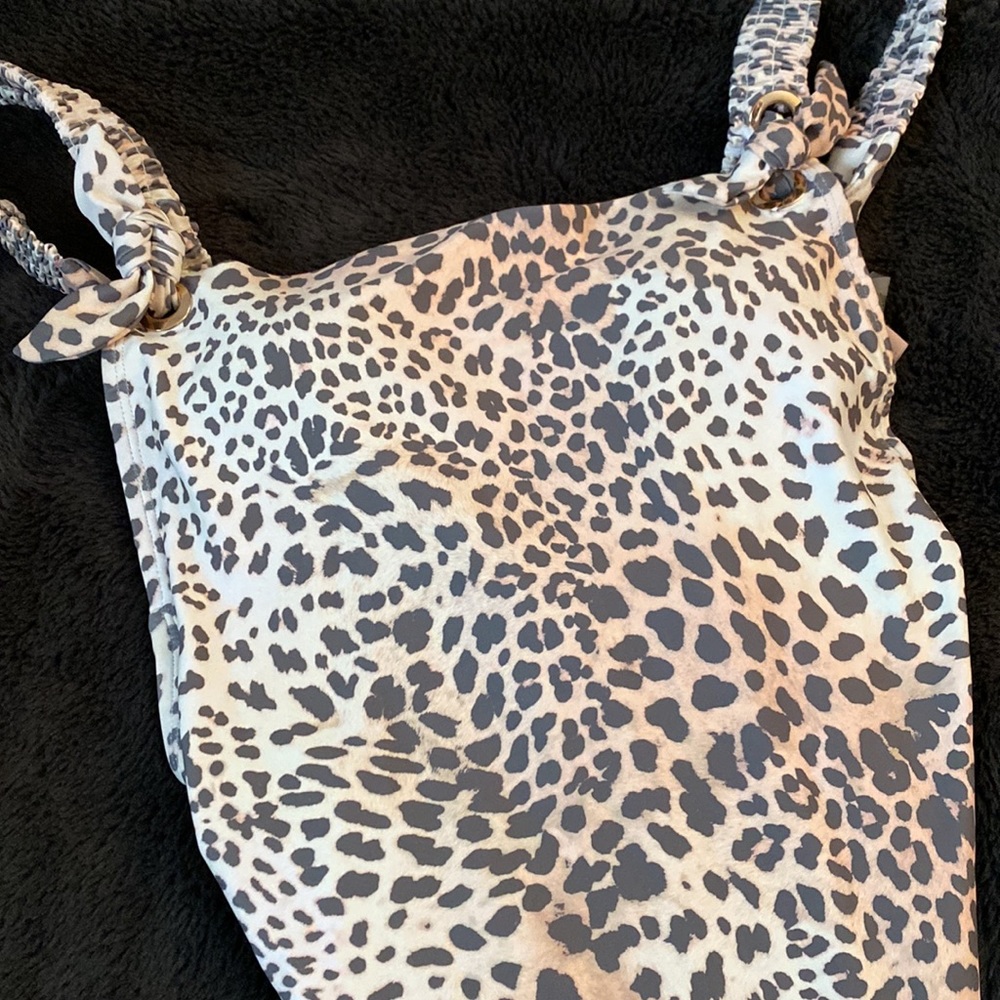 Luluās Rose Beige Leopard Print *sold out on site* - Picture 6 of 10